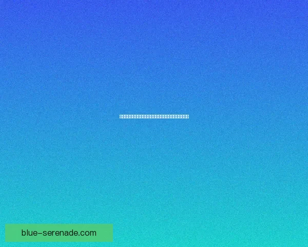 孤寡青蛙独自栖息池塘边静谧夜晚展现孤独与坚韧的自然之美